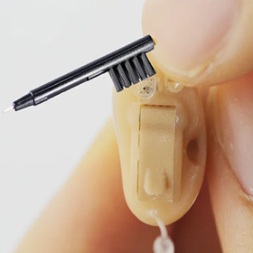 【大连助听器总部】注意清洁保养0411-84338707 