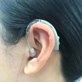 【大连助听器总部】缓解听力压力0411-84338707   